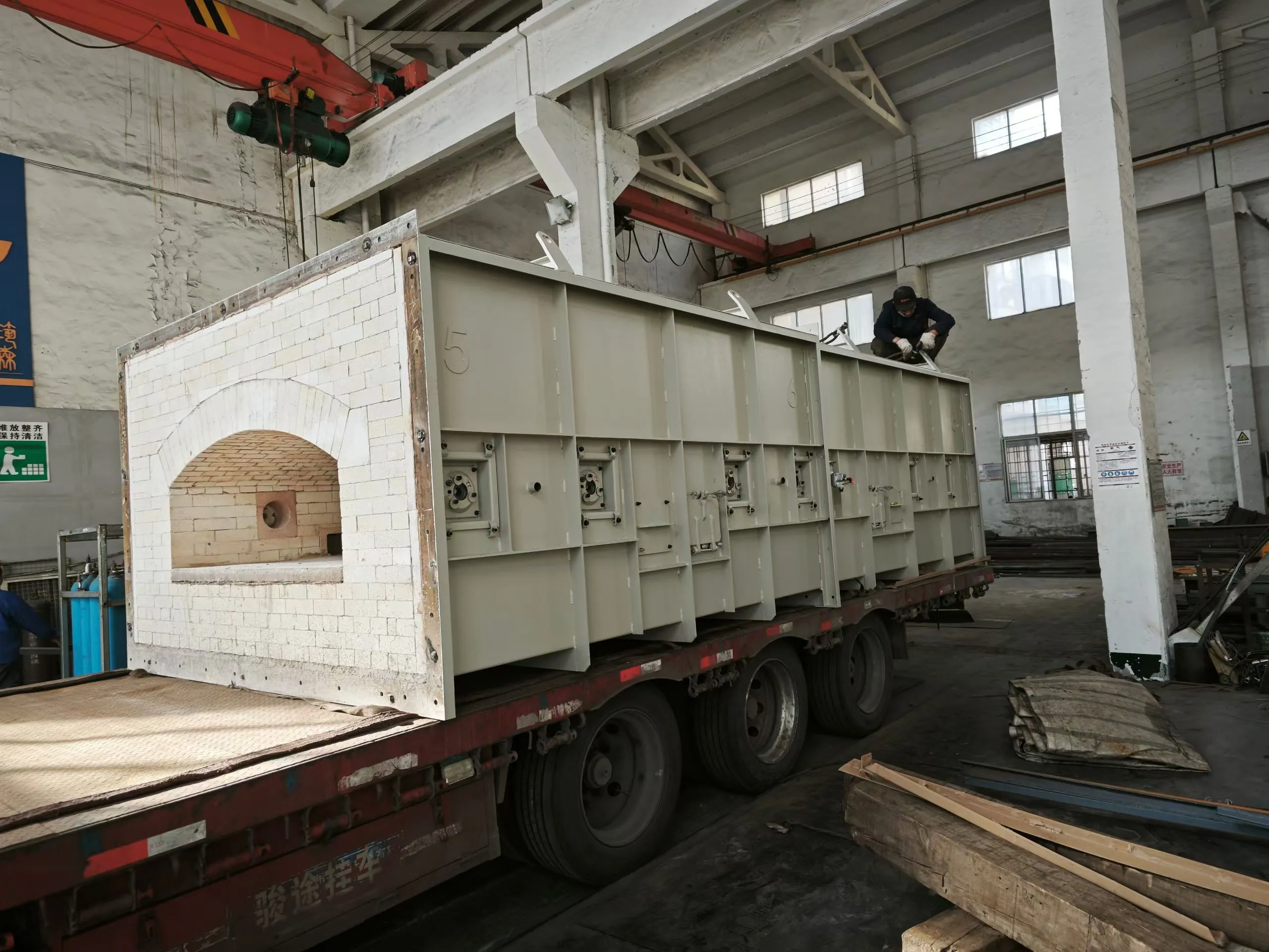 热处理炉体表面热损示意